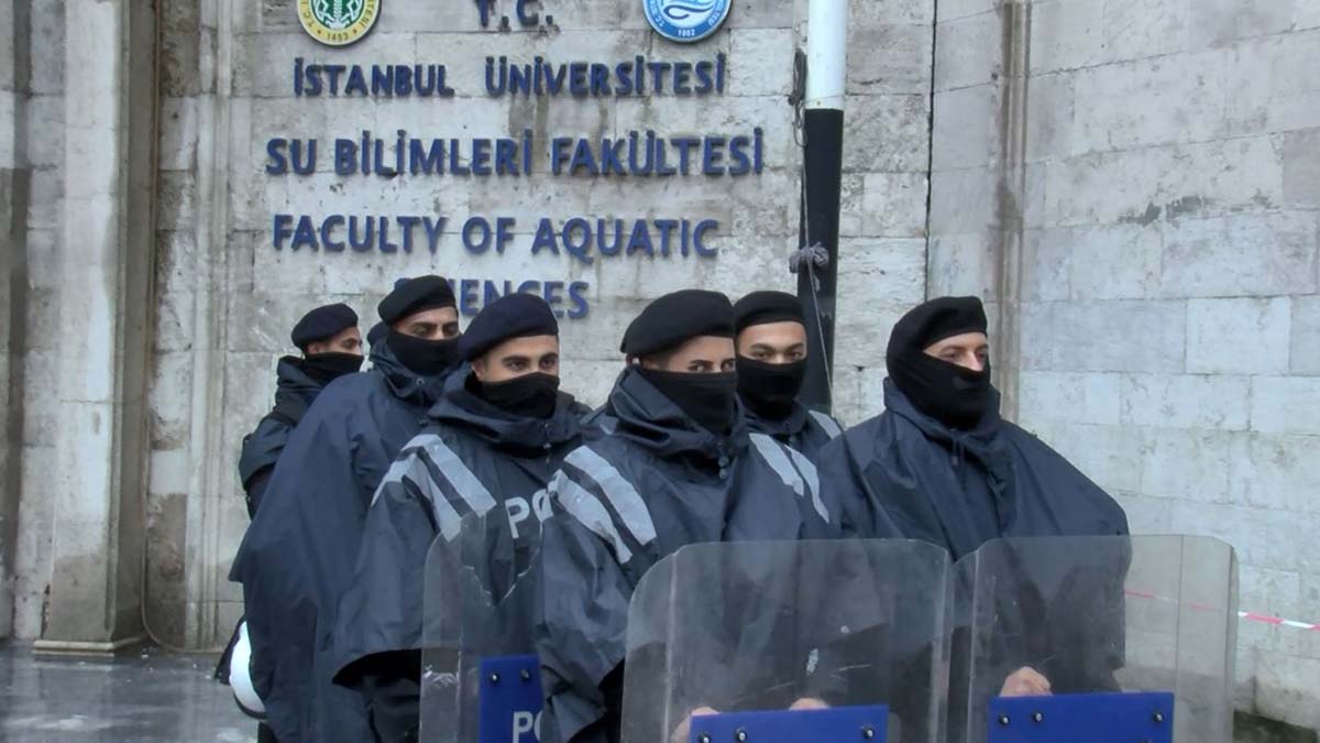 Istanbul universitesindeki olaya polis mudahale etti 2 - yaşam - haberton