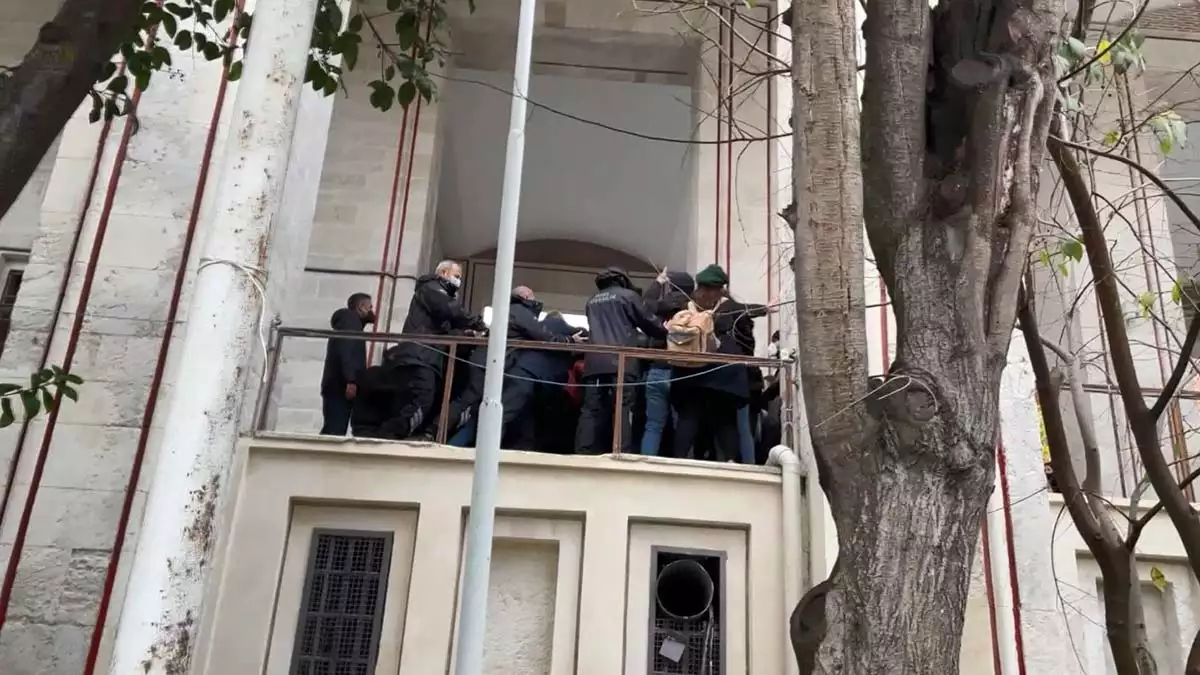 Istanbul universitesindeki olaya polis mudahale etti 3 - yaşam - haberton