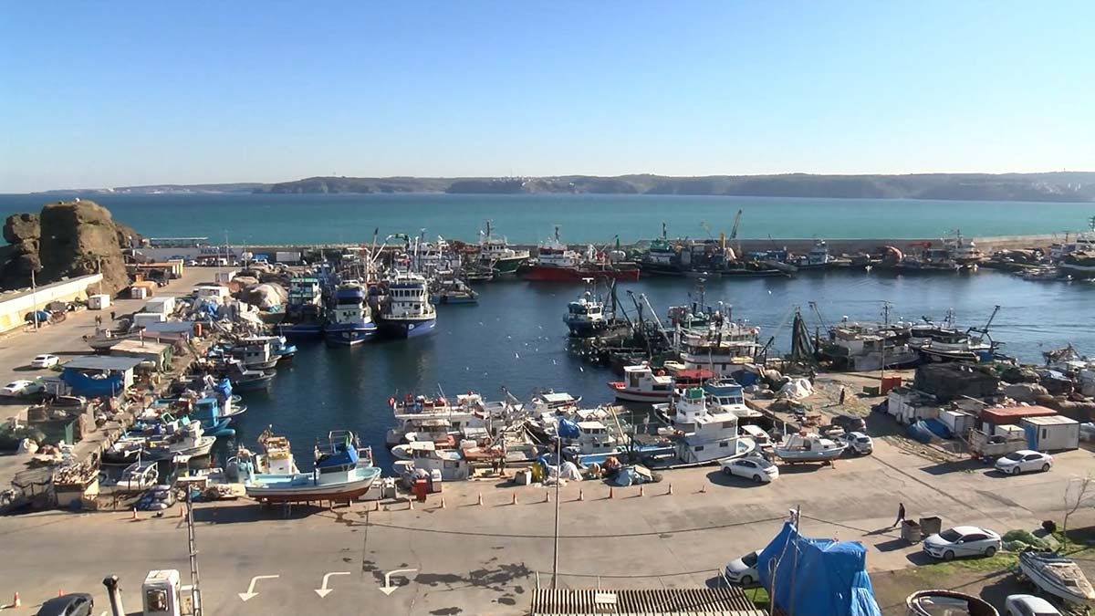 İstanbul'da fırtına balıkçıları vurdu İstanbul'da fırtına balıkçıları vurdu