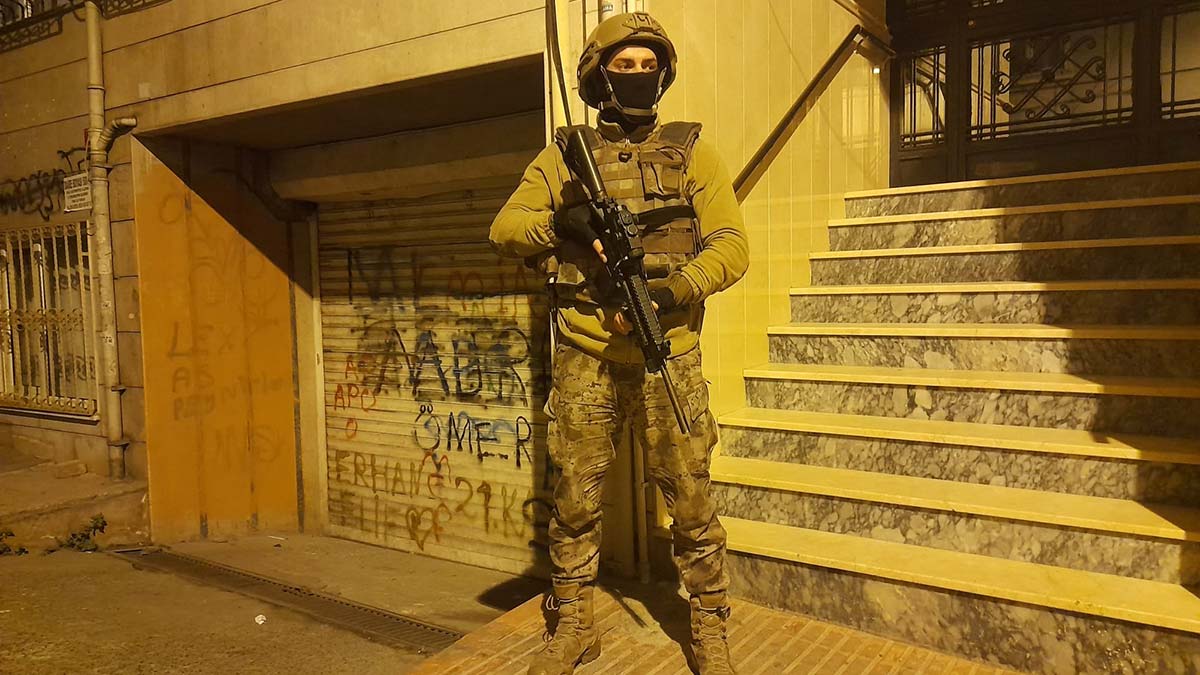 İstanbul'da helikopter destekli uyuşturucu operasyonu