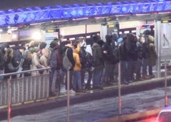 İstanbul'da trafikte ve toplu ulaşımda yoğunluk