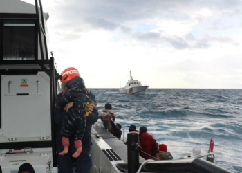 İzmir açıklarında göçmen teknesi battı_2 ölü_