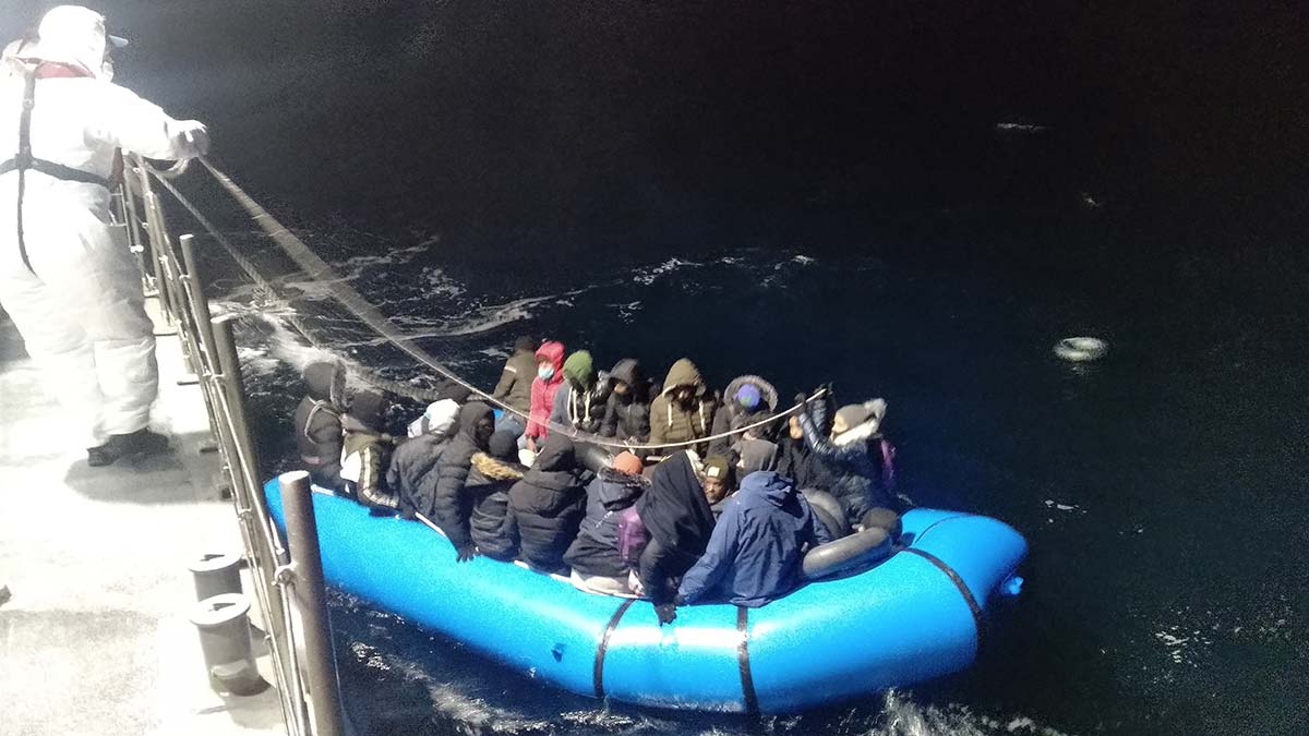 İzmir'in ilçelerinde 164 kaçak göçmen yakalandı