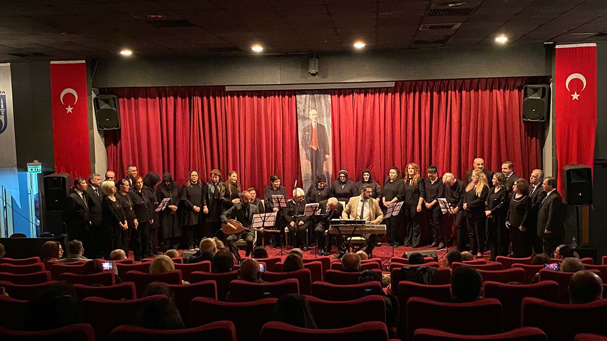 “Kızılca Gün ve Edis Konseri” programında binlerce Başkentli bir araya gelerek unutulmaz bir gece yaşadı.