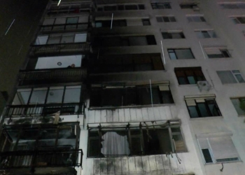 Kadıköy'de yangında çok sayıda kişi dumandan etkilendi