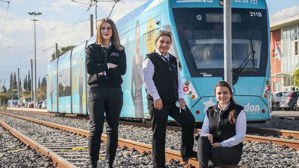 Kadın vatmanların en büyük korkusu dikkatsiz yayalar