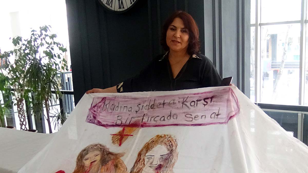Kadına şiddete dikkat çeken sergi açıldı