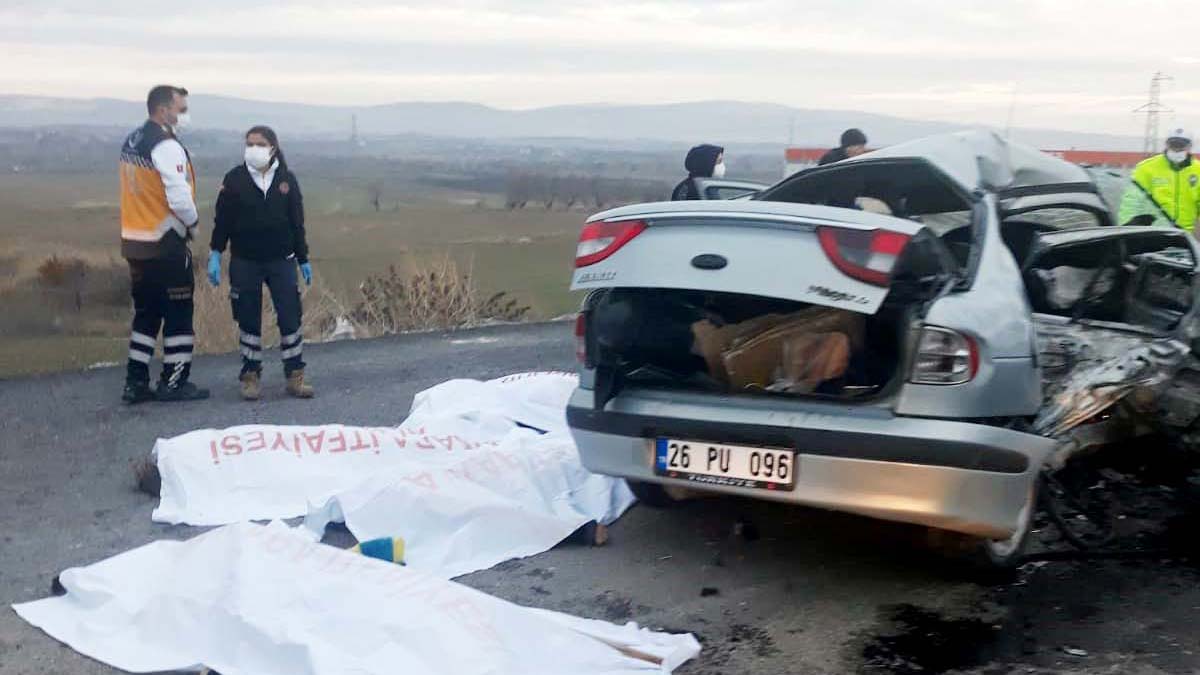 Yaşamını yitiren 5 kişinin bir akrabalarının cenazesine katılmak için Eskişehir'den ilçeye geldiği belirtildi.