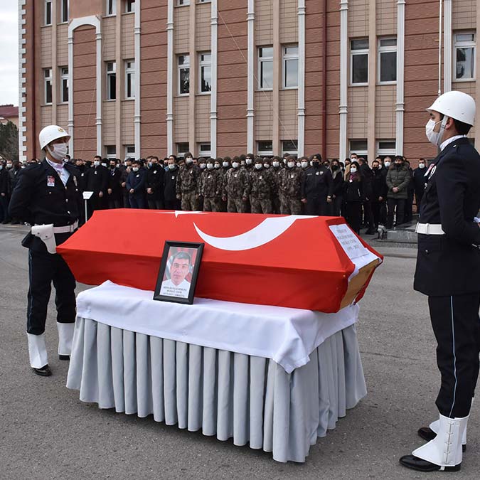 Civri için bu sabah, İl Emniyet Müdürlüğü'nün önünde tören düzenlendi