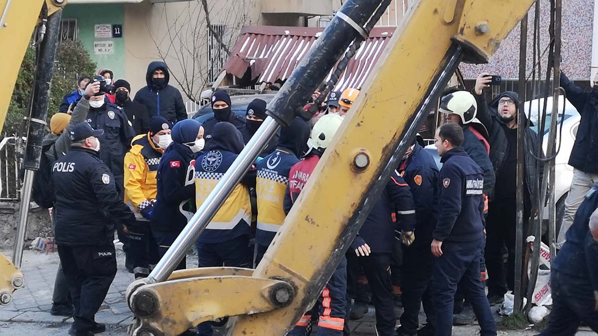 Kanalizasyon çalışmasında işçi göçük altında kaldı