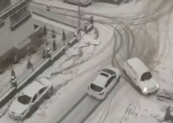 Kar yağışı nedeniyle çıkan kazalar kamerada