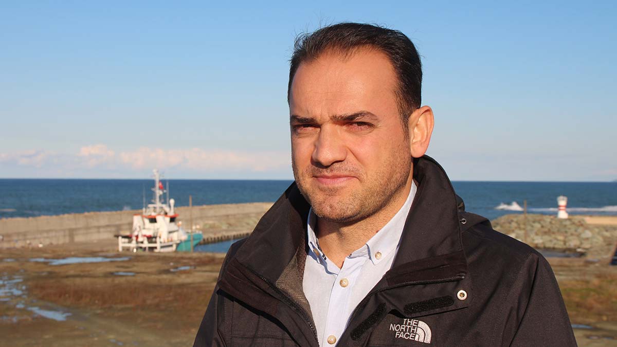 " Yarı kapalı bir iç deniz olan Karadeniz diğer denizlere nazaran atmosferik değişimlere ve insan faaliyetlerine karşı daha savunmasız kılmaktadır"