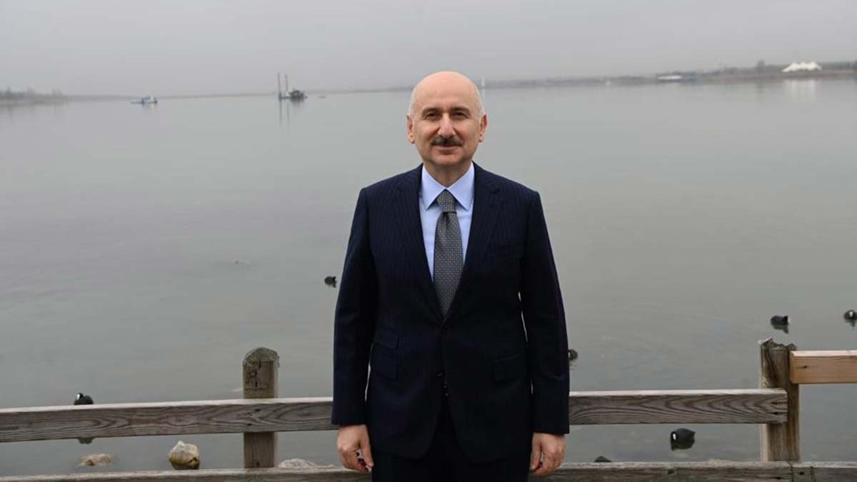 " Mogan Gölü’nde toplamda 6 milyon metreküplük çamuru taramış olacağız"