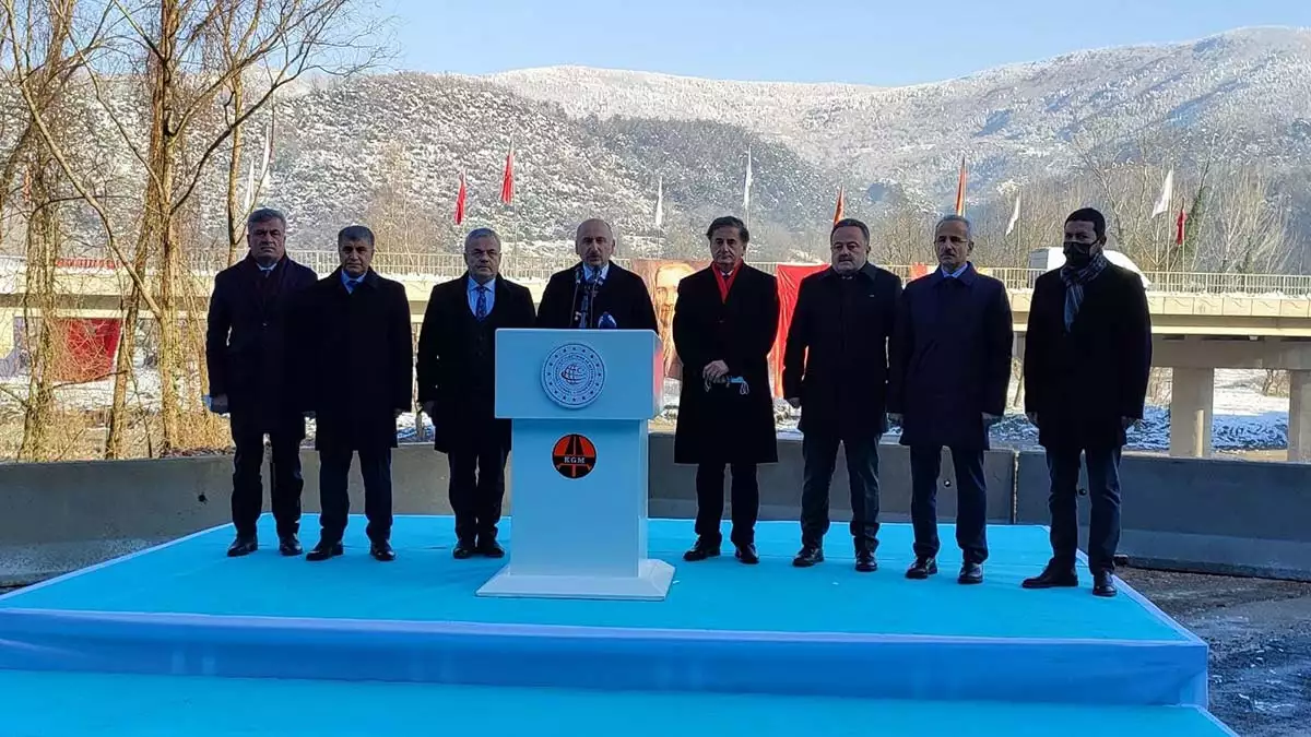 " bu kapsamda devrek-zonguldak ayrımı karabük yolunun 24’üncü kilometresinde filyos çayı geçişini sağlayan mevcut filyos-5 köprüsü'nü yıkarak yeniden inşa ettik. "