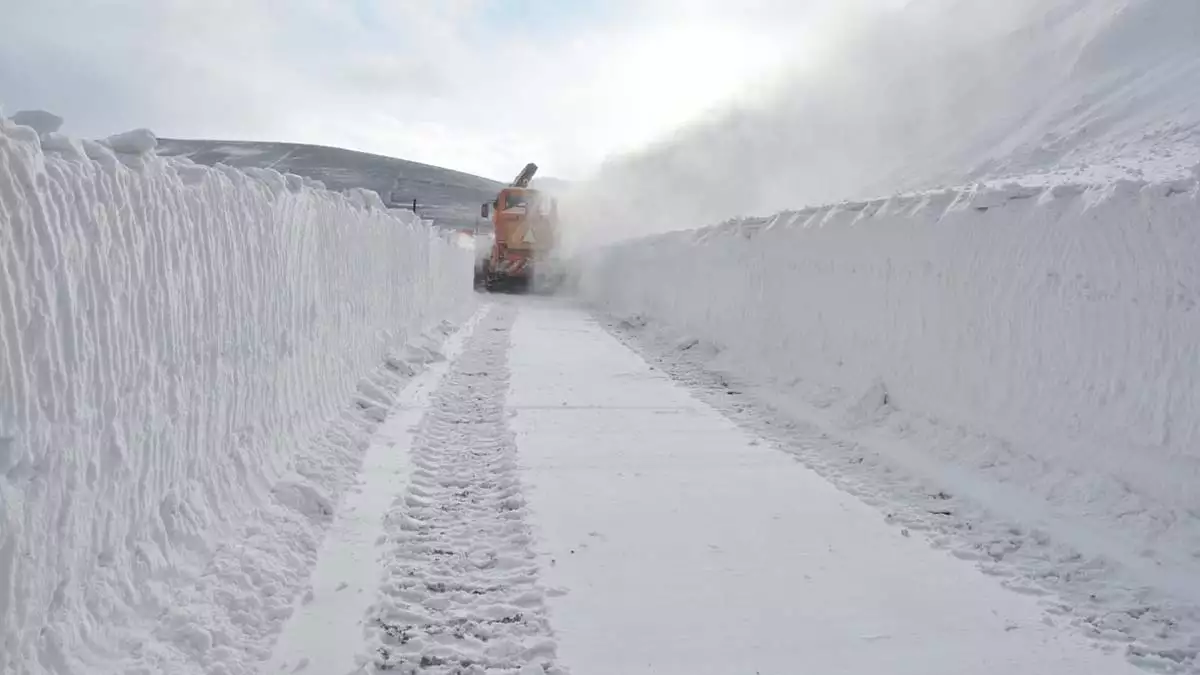 Karsta kar yagisi sonrasi ekipler calisiyor 2 - yerel haberler - haberton