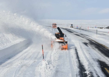 Kars'ta kar yağışı sonrası ekipler çalışıyor