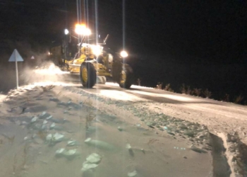 Kars'ta kar yağışında ulaşıma kapanan yollar açılıyor Kars'ta kar yağışında ulaşıma kapanan yollar açılıyor