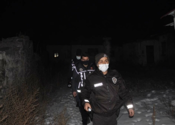 Kars'ta polis ekiplerinden yılbaşı öncesi denetim