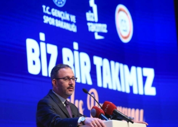 Kasapoğlu, Biz Bir Takımız'ın açılış törenine katıldı