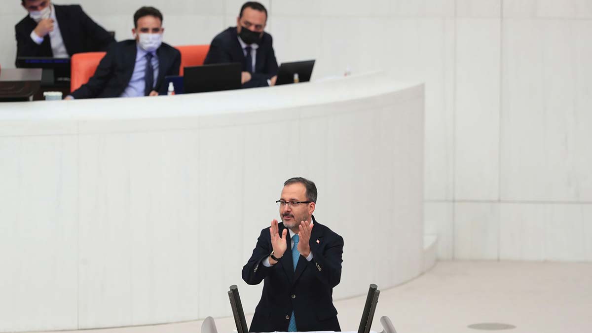 " Öncelikli olarak, tüm parlamentomuza hiçbir ayrım gözetmeksizin bu süreçteki destekleri, katkıları ve bu heyecanı bizlerle paylaştıkları için teşekkür ediyorum"