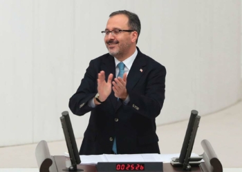 Kasapoğlu mecliste milli sporcuları alkışlattı