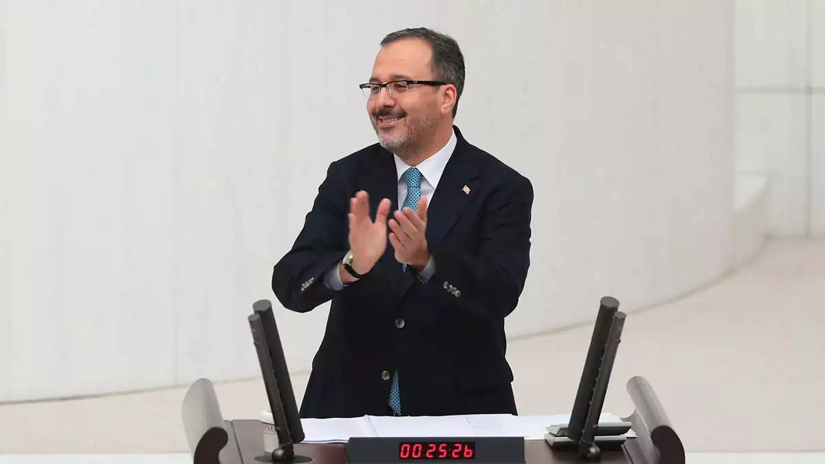 Kasapoğlu mecliste milli sporcuları alkışlattı