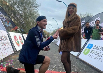Kaz Dağları'ndaki maratonda sürpriz evlilik teklifi