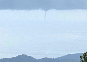 Kemer ilçesinde denizde 2 hortum oluştu
