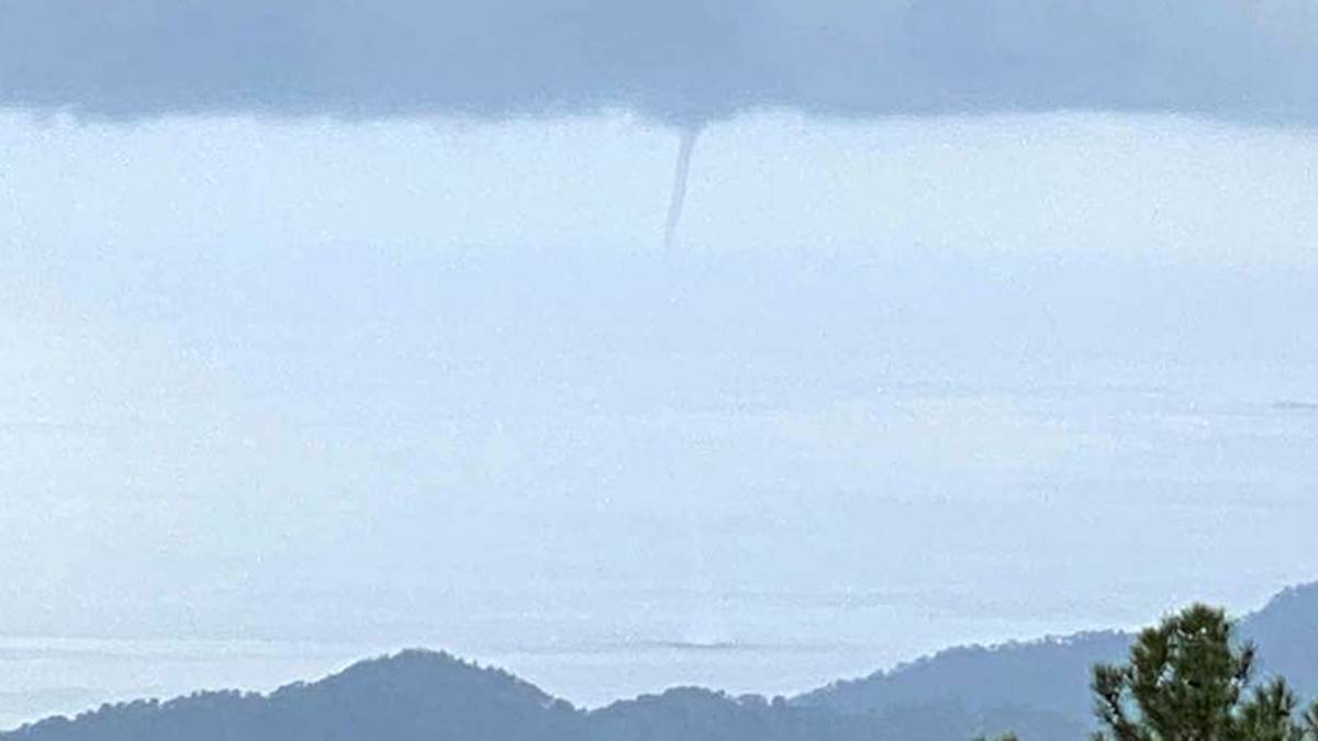 Kemer ilçesinde denizde 2 hortum oluştu