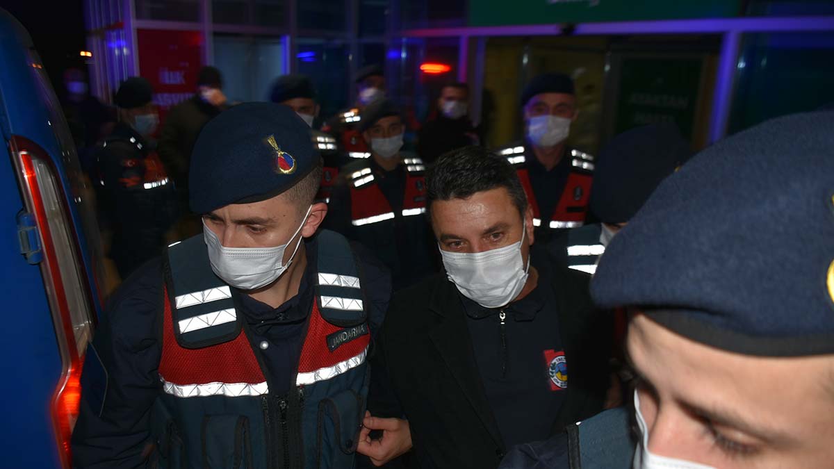 Başkan Sevinç ile T.Ö., Y.D., F.M., M.A. ve M.T.Y., bugün jandarmadaki işlemlerinin ardından adliyeye sevk edildi