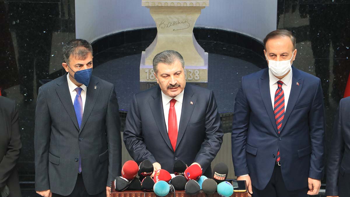 " Yarın bugünden daha güzel ve sağlıklı olacak. Salgını yenebilmek için etkili bir aşılama oranına ulaşmak zorundayız"