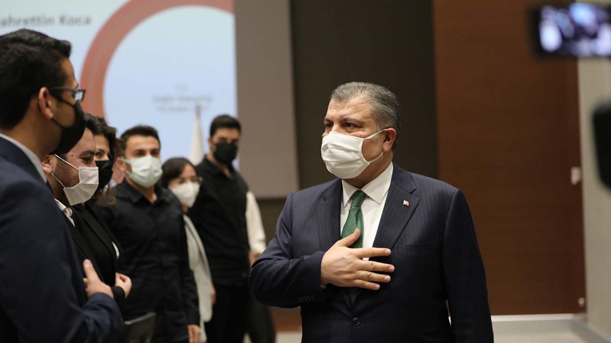 Koca: Sağlık çalışanlarımızın kıymetini bilelim