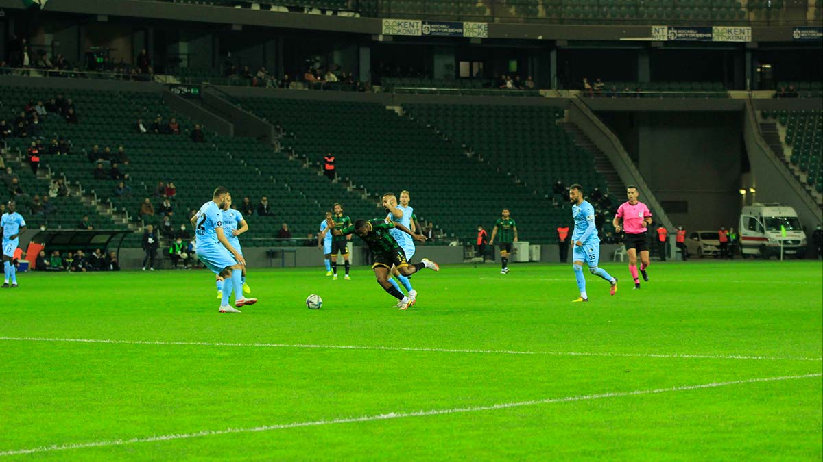 Kocaelispor Erzurumspor'u 2-0 mağlup etti