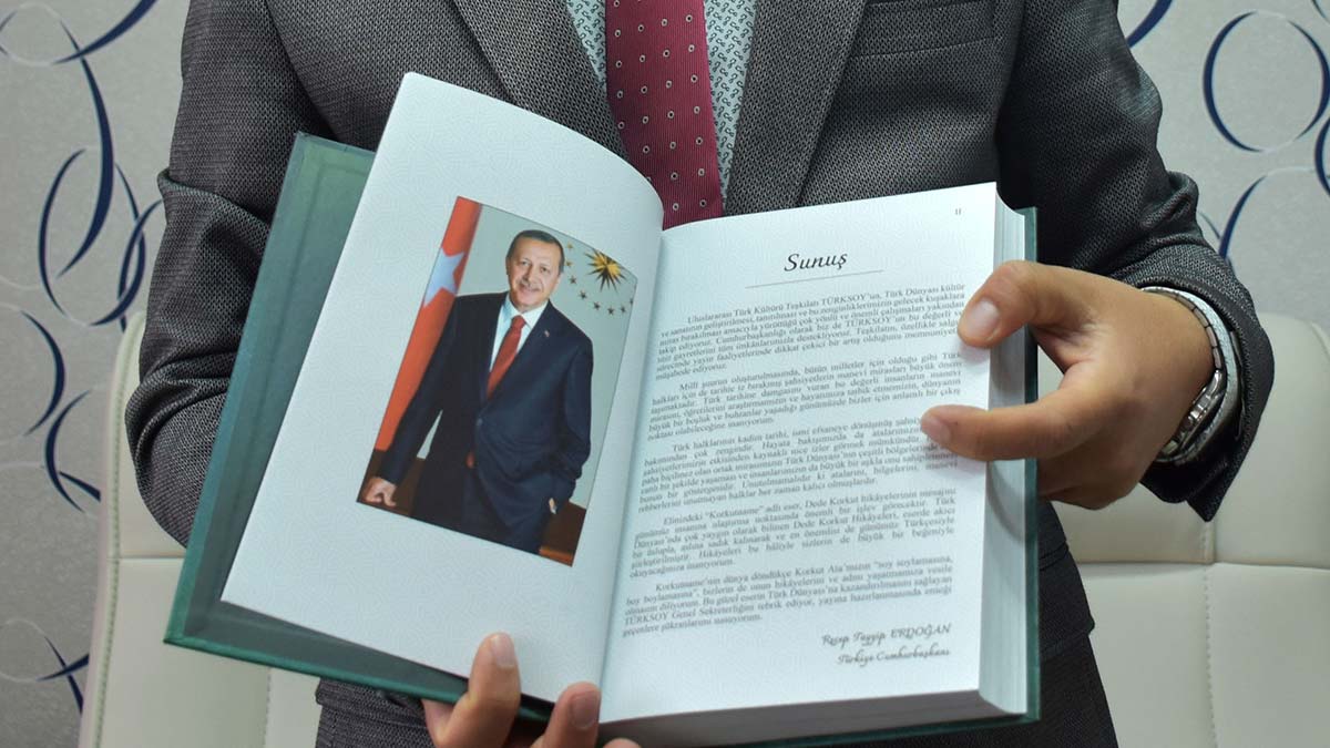 "Bir milletin yeniden destan yazması için kendi destanlarını okuması gerektiğini düşünüyorum"