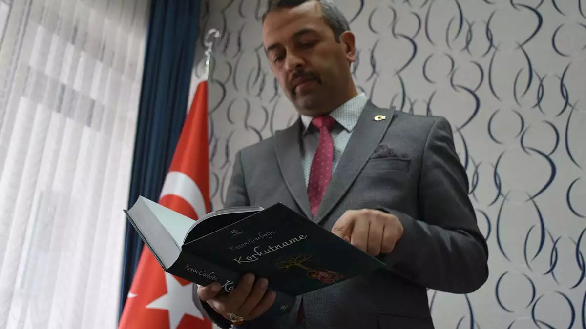 " türk milleti ile ilgili ne ararsanız burada vardır. Bizim için çok önemli bir kitaptır. "