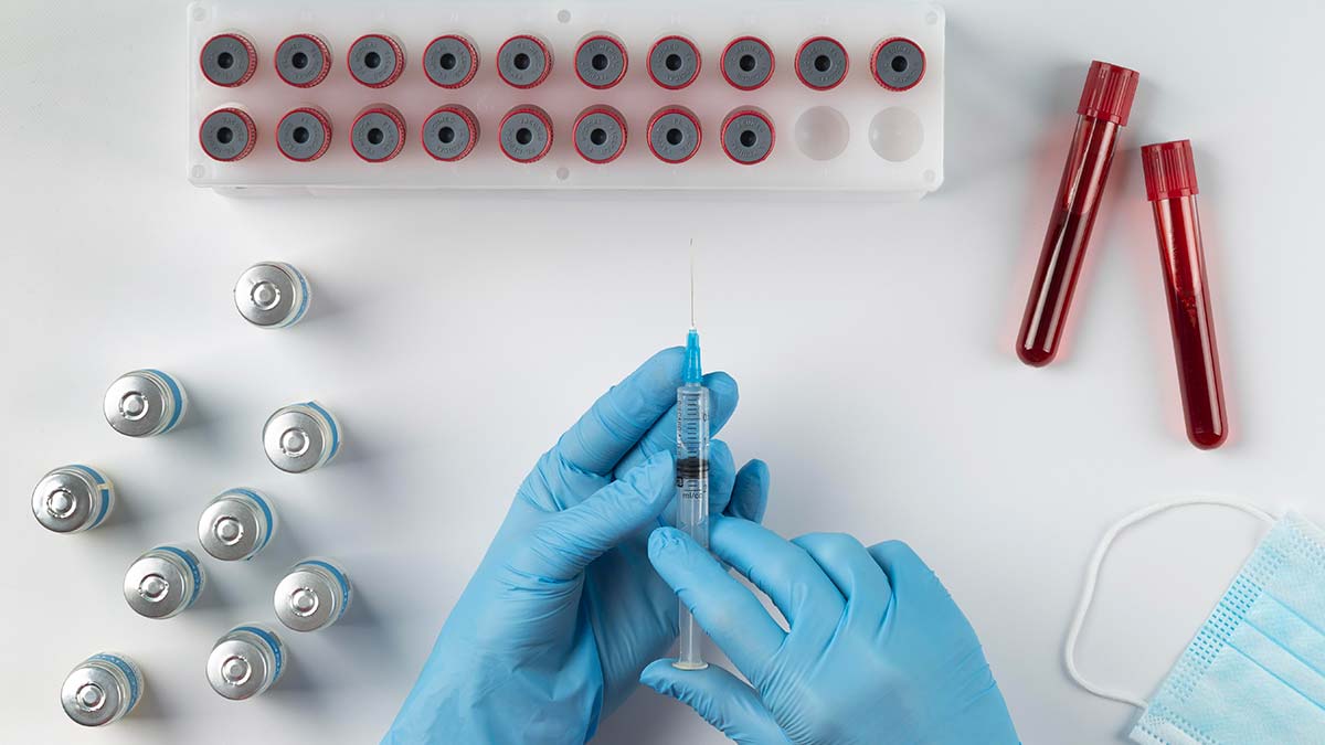 Koronavirüste günlük vaka sayısı 21 bin 495 oldu