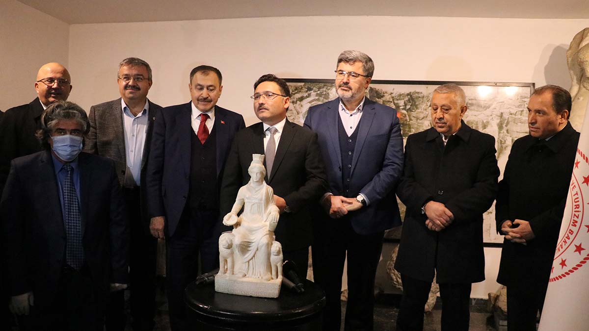 58 santim boyunda olan heykelimiz Afyonkarahisar'da Çavdarlı köyünden 1960'lı yıllarda gittiği biliniyor.