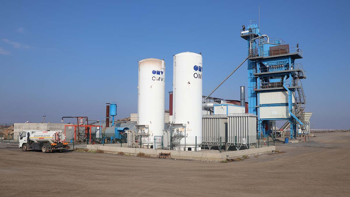 Yapılan çalışmayla bugüne kadar 600 bin ton asfalt üretimi yapılırken 20 bin dönümlük alan da tarıma kazandırıldı