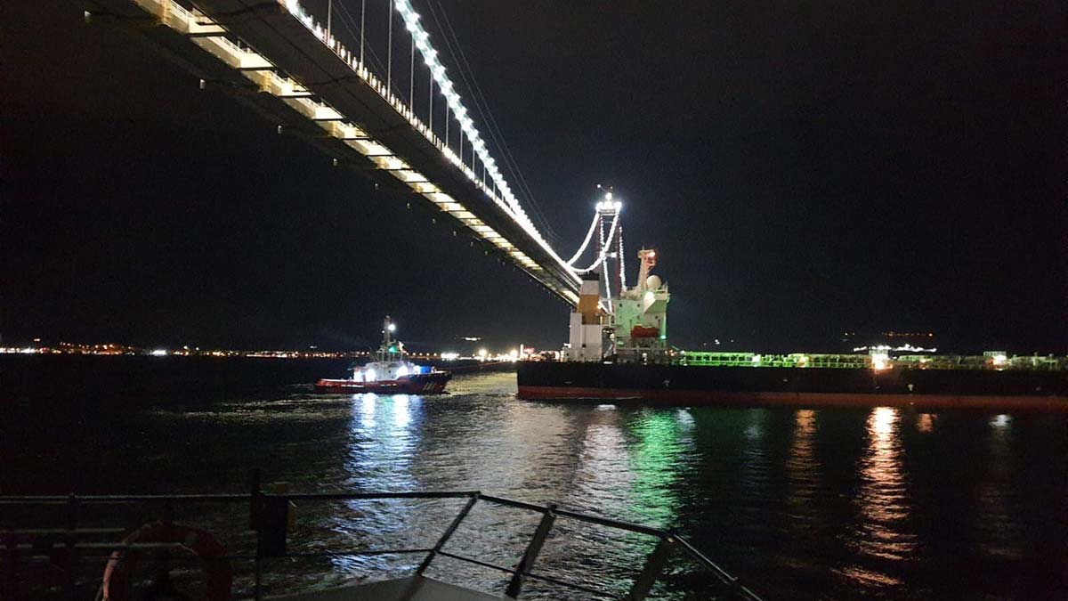 Gemi, Lapseki ilçesi yakınlarındaki Şevketiye demir bölgesine götürüldü