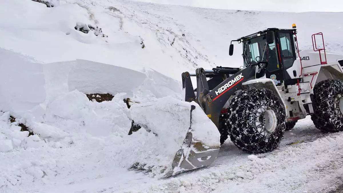 Malatyada kardan kapanan mahalle yollari acildi 3 - yerel haberler - haberton