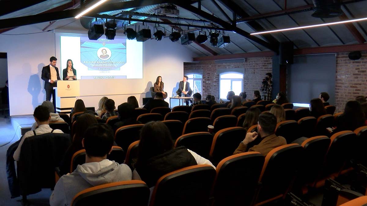 Marka Zirvesi'nde öğrenciler söz aldı