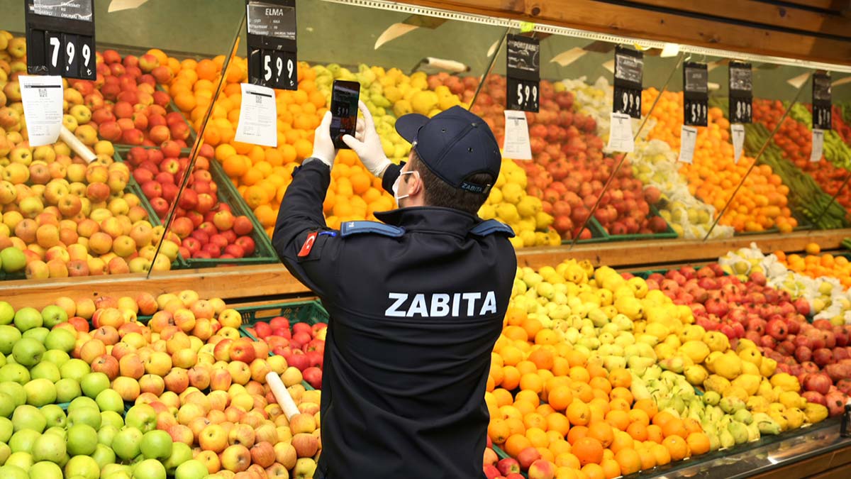 Ekipler, rastgele seçtikleri ürünleri kasaya götürerek fiyat karşılaştırması yaptı