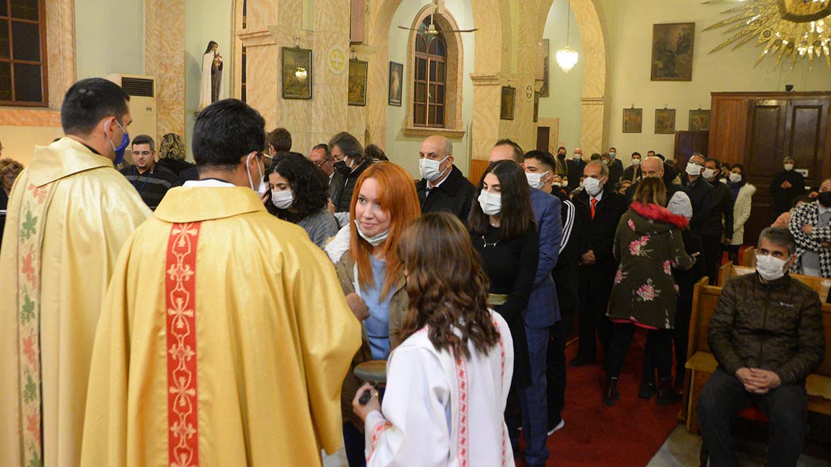 Mersin'de Noel ayininde birlik mesajı