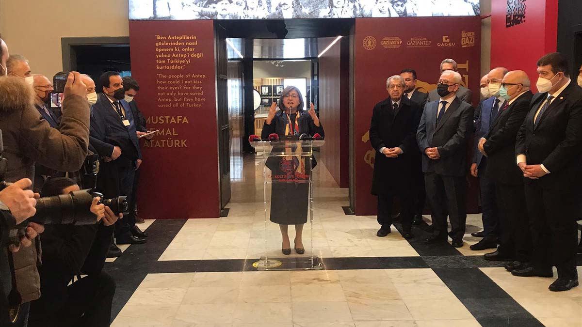 " Ben Gazianteplilerin gözlerinden nasıl öpmem ki; onlar yalnız Antep'i değil tüm Türkiye'yi kurtardılar"