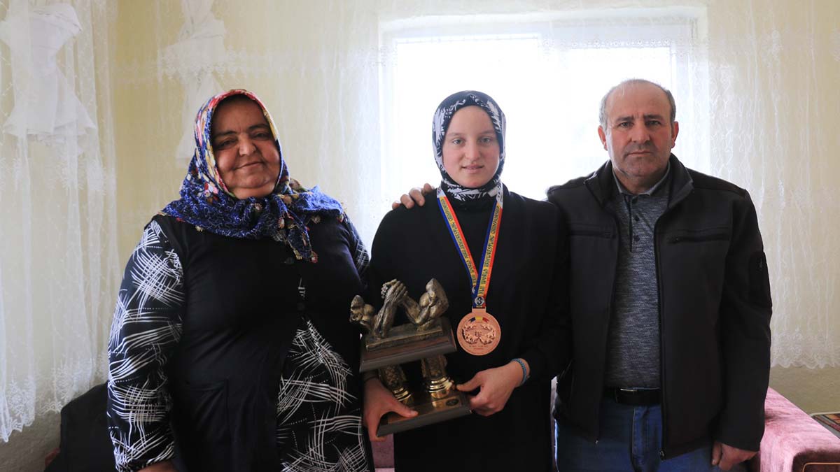 " Bilek güreşi, kadınlarda kötü bir spor olarak algılanıyor ama aslında çok güzel bir spor"