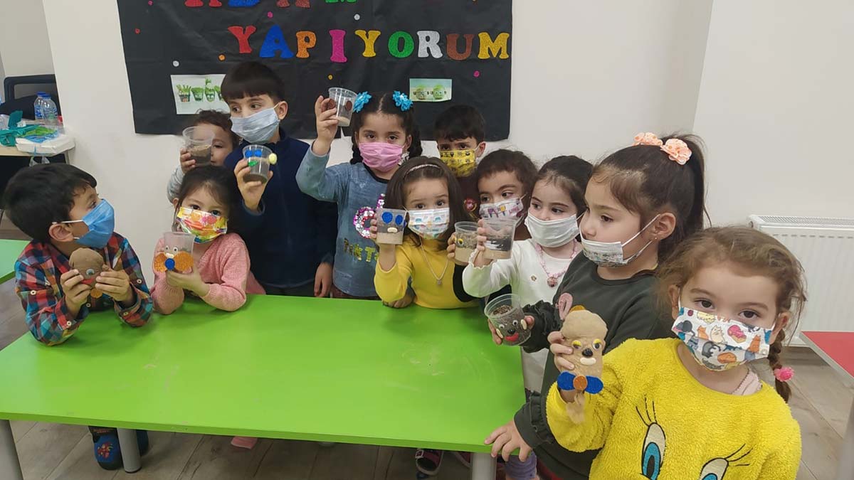 Miniklerden çim adam etkinliği