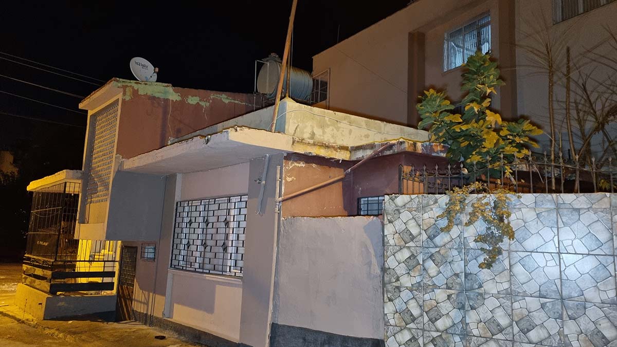 Molotof kokteyli ile kundaklanan evde hasar oluştu