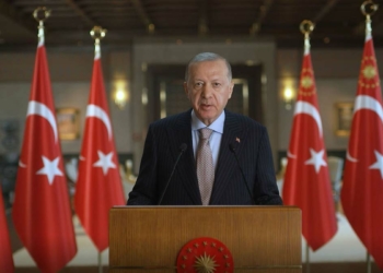 "Mülteci botlarını batırmasına tepki göstermiyorlar"