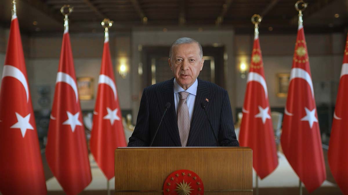 "Mülteci botlarını batırmasına tepki göstermiyorlar"