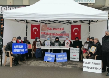 Muş'ta eksi 10 derecede ailelerin evlat nöbeti